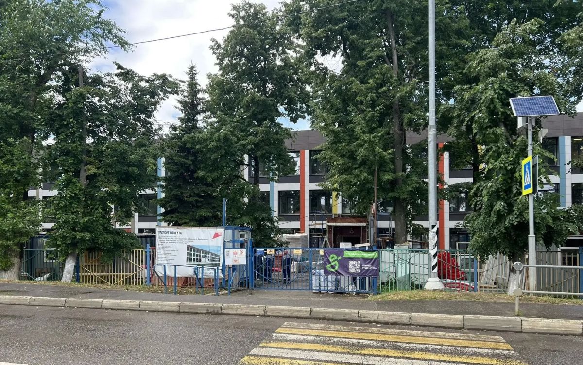 В Кашире полным ходом ведутся работы по благоустройству в средней школе № 1