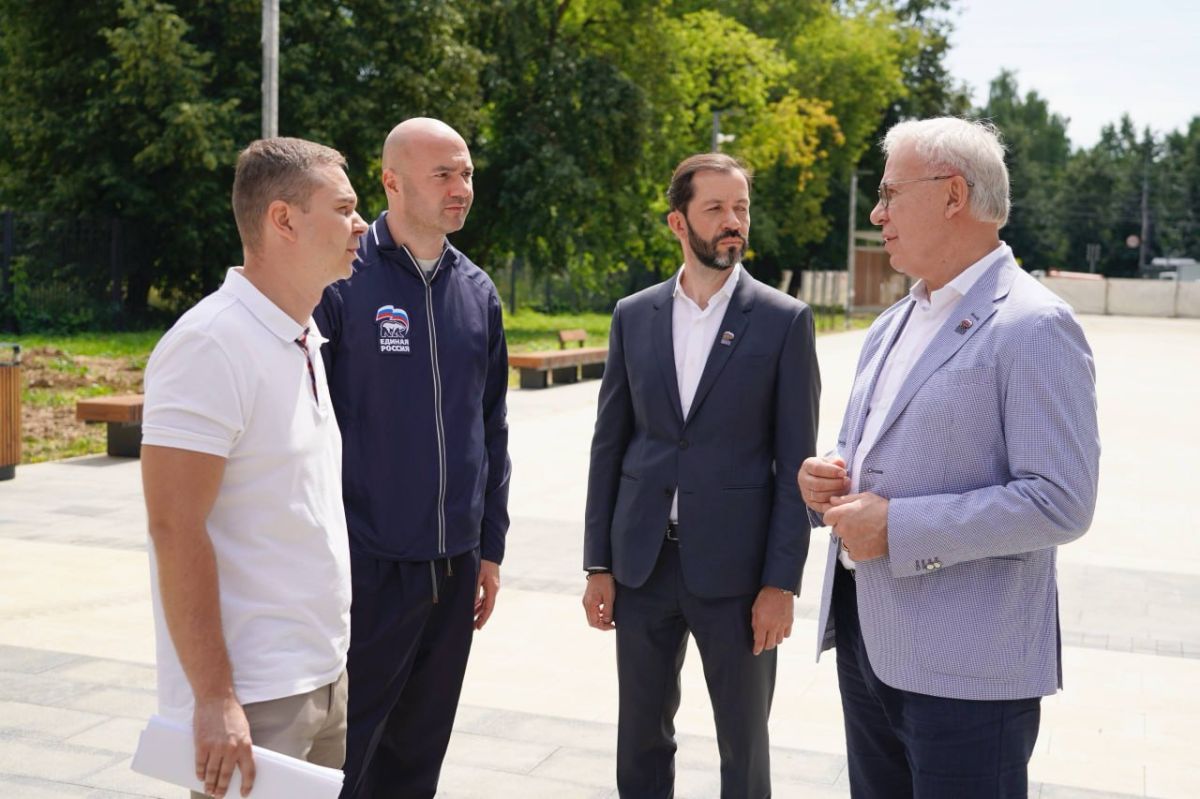 Депутат Государственной Думы, член Высшего совета партии «Единая Россия» Вячеслав Фетисов проконтролировал ход реконструкции площади и сквера им. В. И. Ленина в Подольске Депутат Государственной Думы, член Высшего совета партии «Единая Россия» Вячеслав Фетисов проконтролировал ход реконструкции площади и сквера им. В. И. Ленина в Подольске