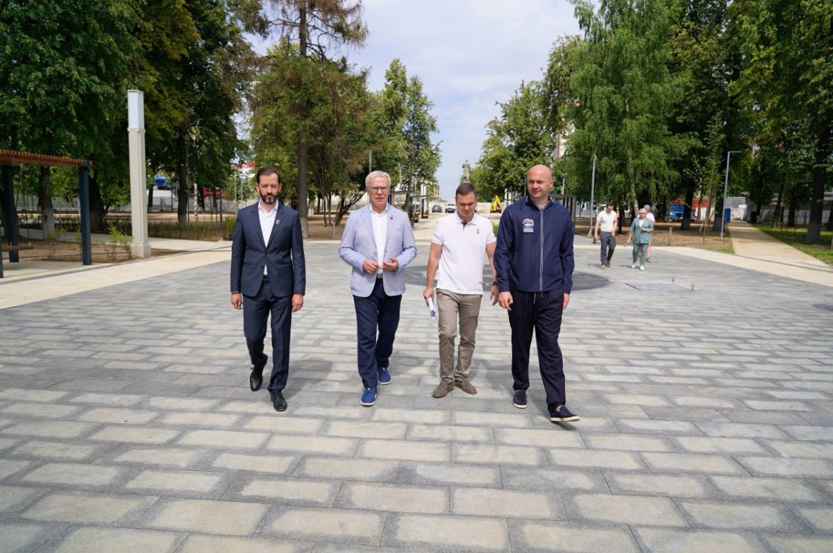 Депутат Государственной Думы, член Высшего совета партии «Единая Россия» Вячеслав Фетисов проконтролировал ход реконструкции площади и сквера им. В. И. Ленина в Подольске