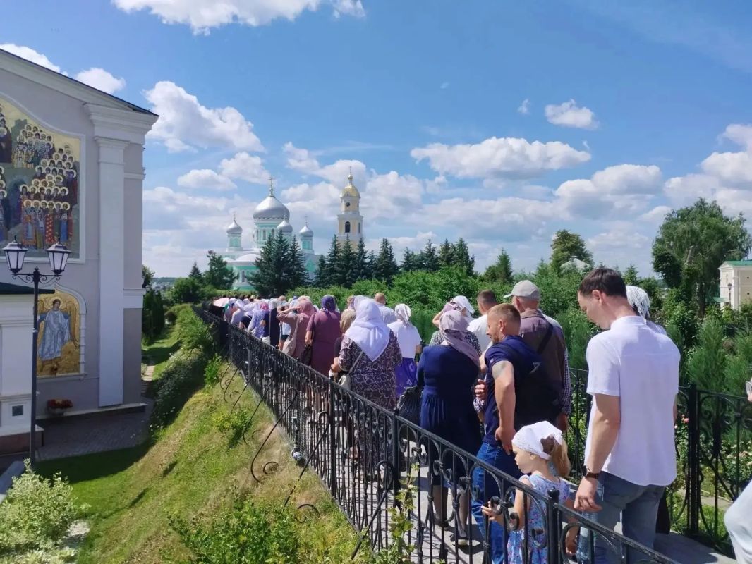 Центр милосердия святителя Николая Чудотворца из Серпухова второй год подряд стал обладателем премии Всероссийского конкурса «Волонтер преподобного Серафима Саровского» Центр милосердия святителя Николая Чудотворца из Серпухова второй год подряд стал обладателем премии Всероссийского конкурса «Волонтер преподобного Серафима Саровского»