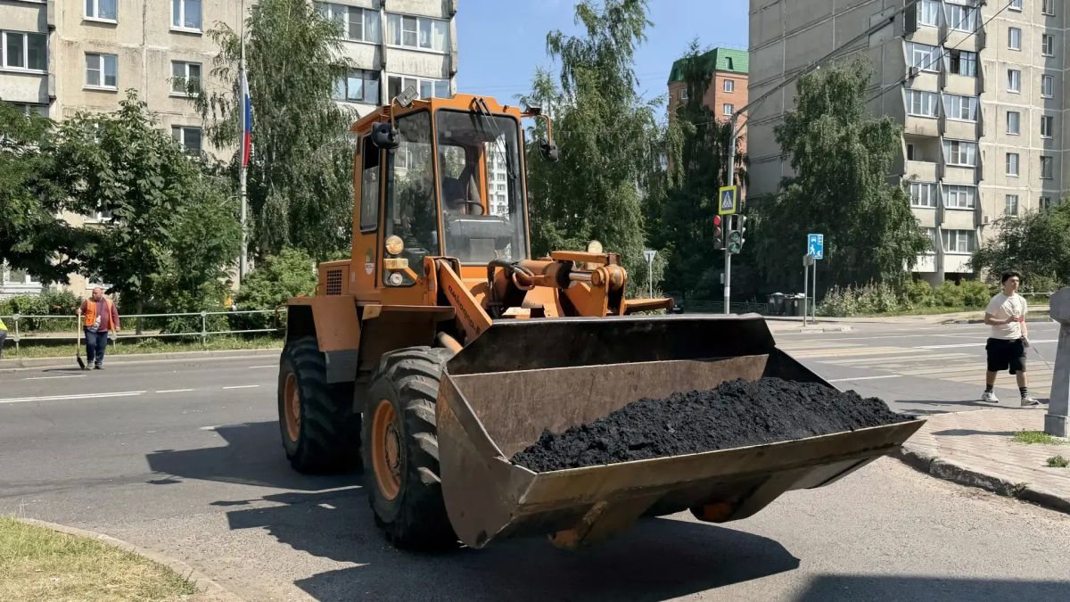 Более 350 ям устранили рабочие во дворах Дзержинского городского округа Люберцы Более 350 ям устранили рабочие во дворах Дзержинского городского округа Люберцы