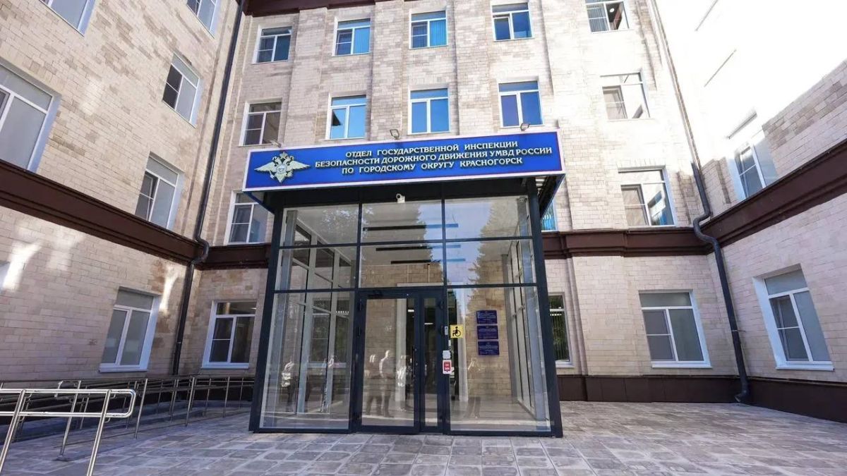 Андрей Воробьев поздравил сотрудников Госавтоинспекции Андрей Воробьев поздравил сотрудников Госавтоинспекции