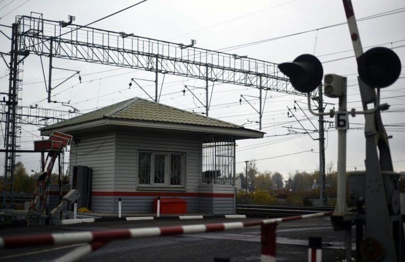 Специалисты Мосавтодора продолжают проводить работы по летнему содержанию региональных дорог Специалисты Мосавтодора продолжают проводить работы по летнему содержанию региональных дорог