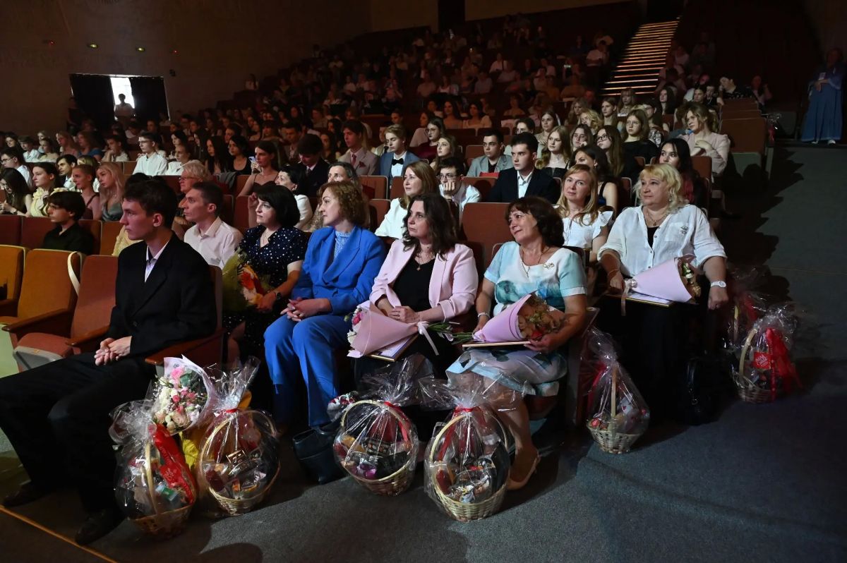 Особо отличившихся выпускников Серпухова поздравили в торжественной обстановке