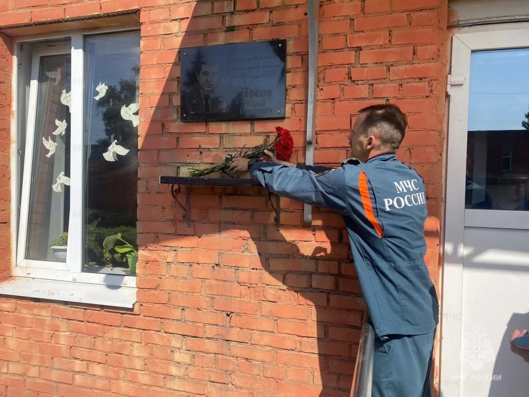 В Наро-Фоминском гарнизоне почтили память пожарных, погибших при исполнении служебных обязанностей В Наро-Фоминском гарнизоне почтили память пожарных, погибших при исполнении служебных обязанностей