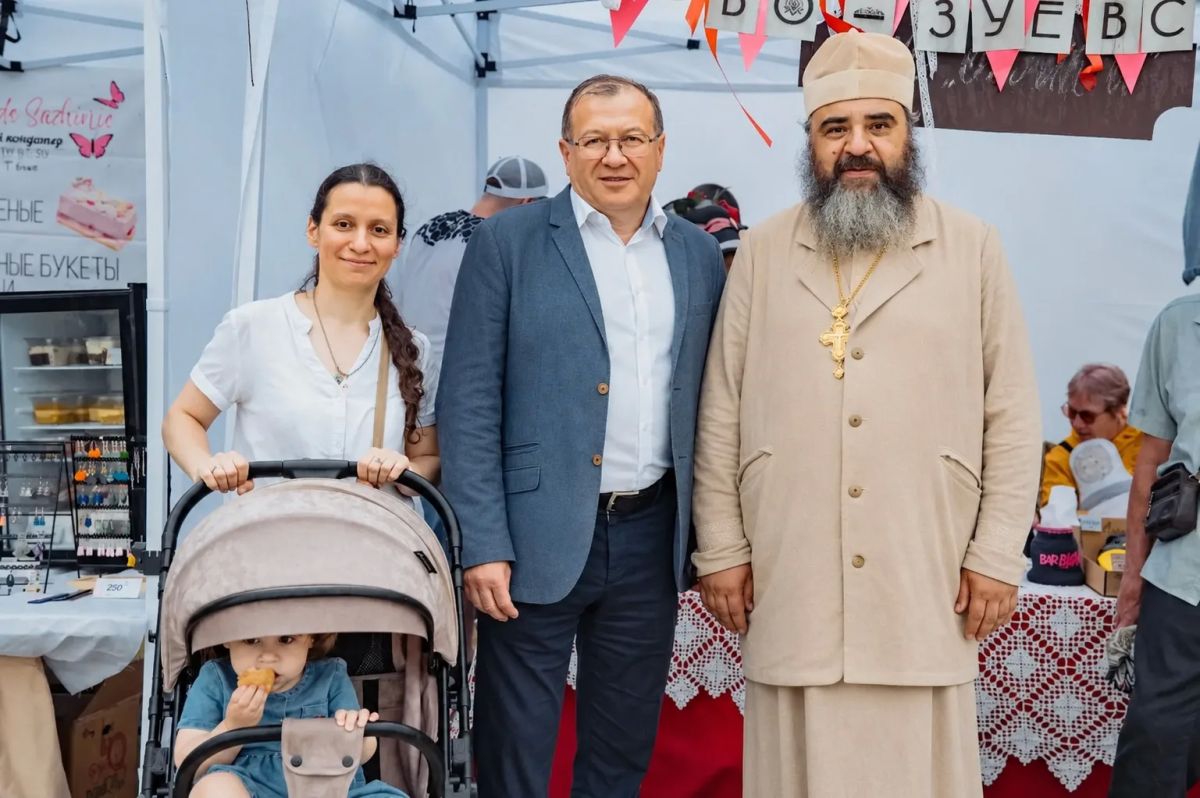 Руслан Заголовацкий: СЛАДКИЙ ПРАЗДНИК. В рамках партийного проекта «Культура малой родины» в парке «Дулевский» в 11-й раз состоялся гастро-фестиваль «Вар-Варенье» Руслан Заголовацкий: СЛАДКИЙ ПРАЗДНИК. В рамках партийного проекта «Культура малой родины» в парке «Дулевский» в 11-й раз состоялся гастро-фестиваль «Вар-Варенье»