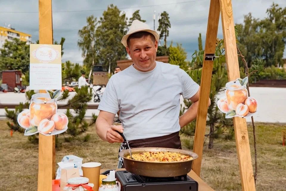 Руслан Заголовацкий: СЛАДКИЙ ПРАЗДНИК. В рамках партийного проекта «Культура малой родины» в парке «Дулевский» в 11-й раз состоялся гастро-фестиваль «Вар-Варенье» Руслан Заголовацкий: СЛАДКИЙ ПРАЗДНИК. В рамках партийного проекта «Культура малой родины» в парке «Дулевский» в 11-й раз состоялся гастро-фестиваль «Вар-Варенье»