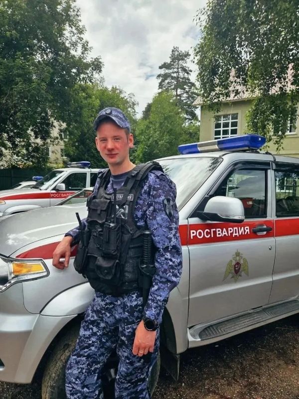 #ЗнайНаших. Во Всероссийский день сапбординга героем рубрики «Знай наших» стал сотрудник Дмитровского отдела вневедомственной охраны майор полиции Сергей К. Сапбординг — современный водный вид спорта, который сочетает... #ЗнайНаших. Во Всероссийский день сапбординга героем рубрики «Знай наших» стал сотрудник Дмитровского отдела вневедомственной охраны майор полиции Сергей К. Сапбординг — современный водный вид спорта, который сочетает...