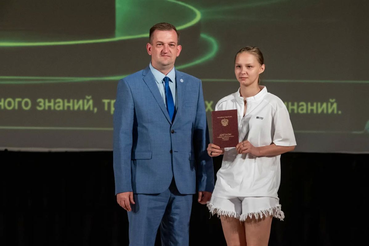 Реутовским выпускникам колледжа «Энергия» вручили дипломы Реутовским выпускникам колледжа «Энергия» вручили дипломы