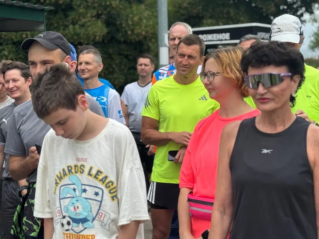 Зарядка с чемпионом: Александр Легков пробежал с долгопрудненцами 5 километров Зарядка с чемпионом: Александр Легков пробежал с долгопрудненцами 5 километров