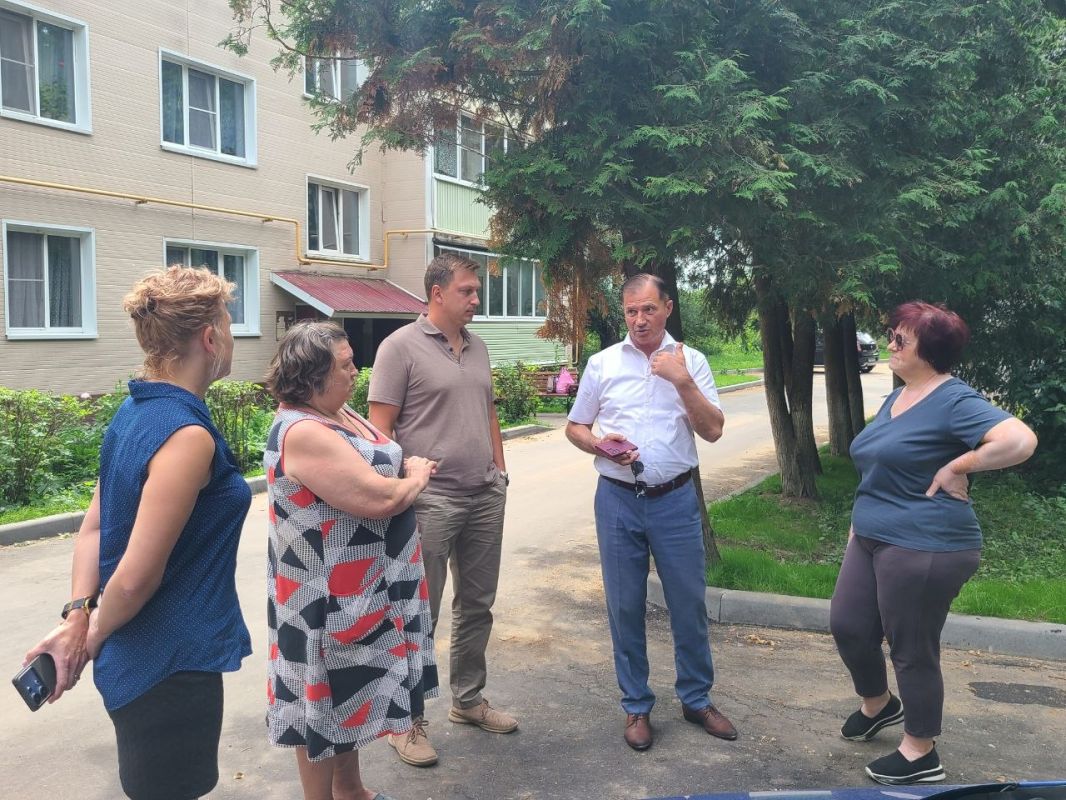 Ход работ по благоустройству дворов и детских площадок на контроле Ход работ по благоустройству дворов и детских площадок на контроле