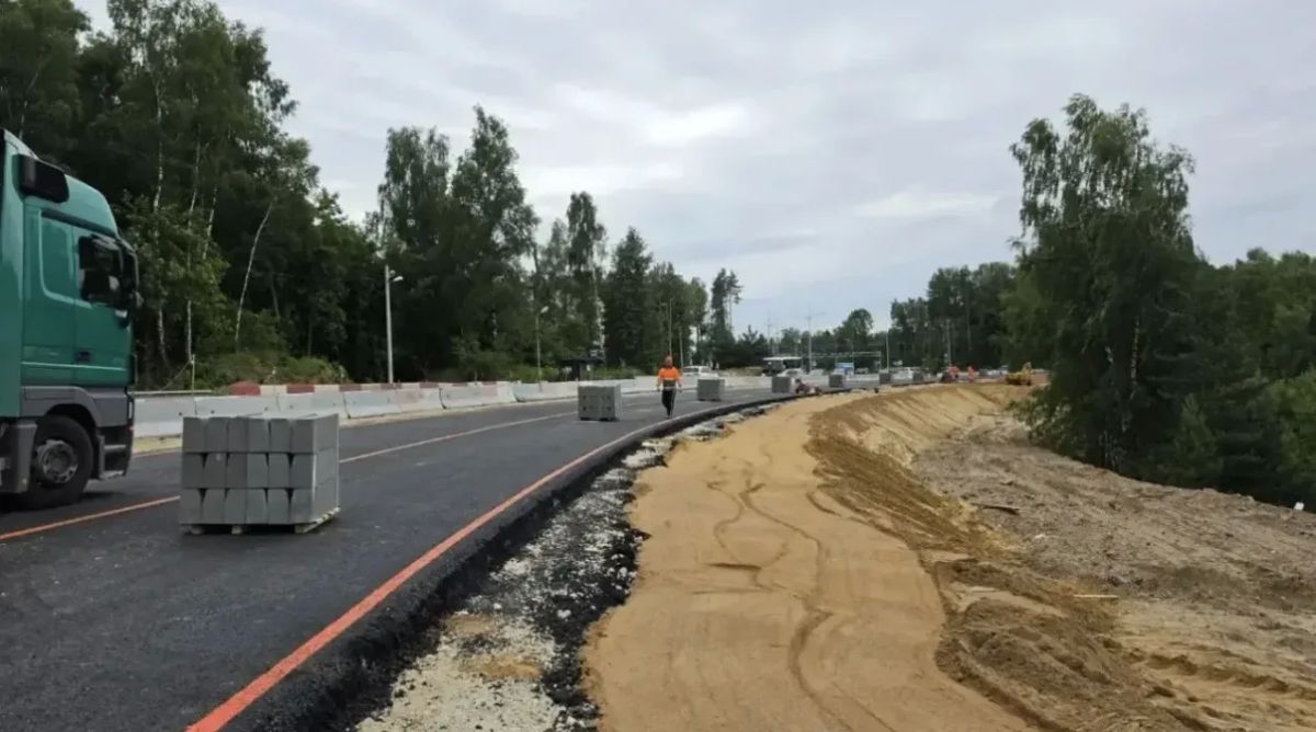 В Мытищах в рамках реконструкции участка Осташковского шоссе (более 430 метров) уже уложили асфальт на левой стороне В Мытищах в рамках реконструкции участка Осташковского шоссе (более 430 метров) уже уложили асфальт на левой стороне