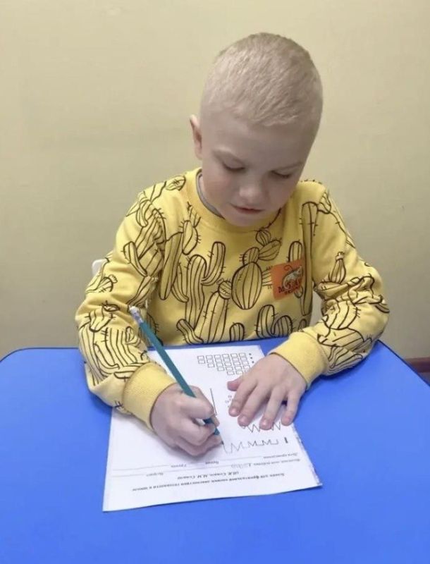В социальном центре «Пушкинский» в Красноармейске психолог Екатерина Давыдова проводит занятия, направленные на развитие психологической готовности к школе — чтобы новый этап стал не испытанием для ребенка, а интересным... В социальном центре «Пушкинский» в Красноармейске психолог Екатерина Давыдова проводит занятия, направленные на развитие психологической готовности к школе — чтобы новый этап стал не испытанием для ребенка, а интересным...
