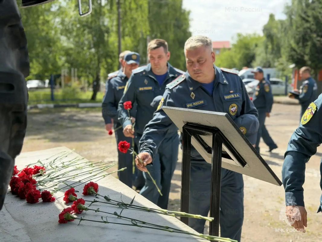 В Можайске открыт памятник пожарной автоцистерне В Можайске открыт памятник пожарной автоцистерне