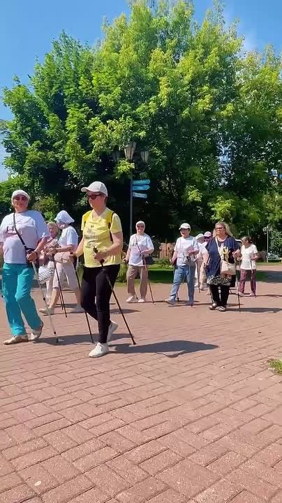 Лето в движении: 237 инструкторов по спорту провели тренировки в парках, на пляжах и стадионах Подмосковья в июне