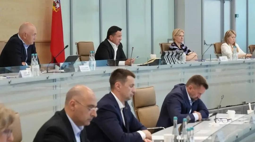 Андрей Воробьев в ходе совещания с руководящим составом правительства напомнил, что капремонт учебных заведений нужно завершать в сроки