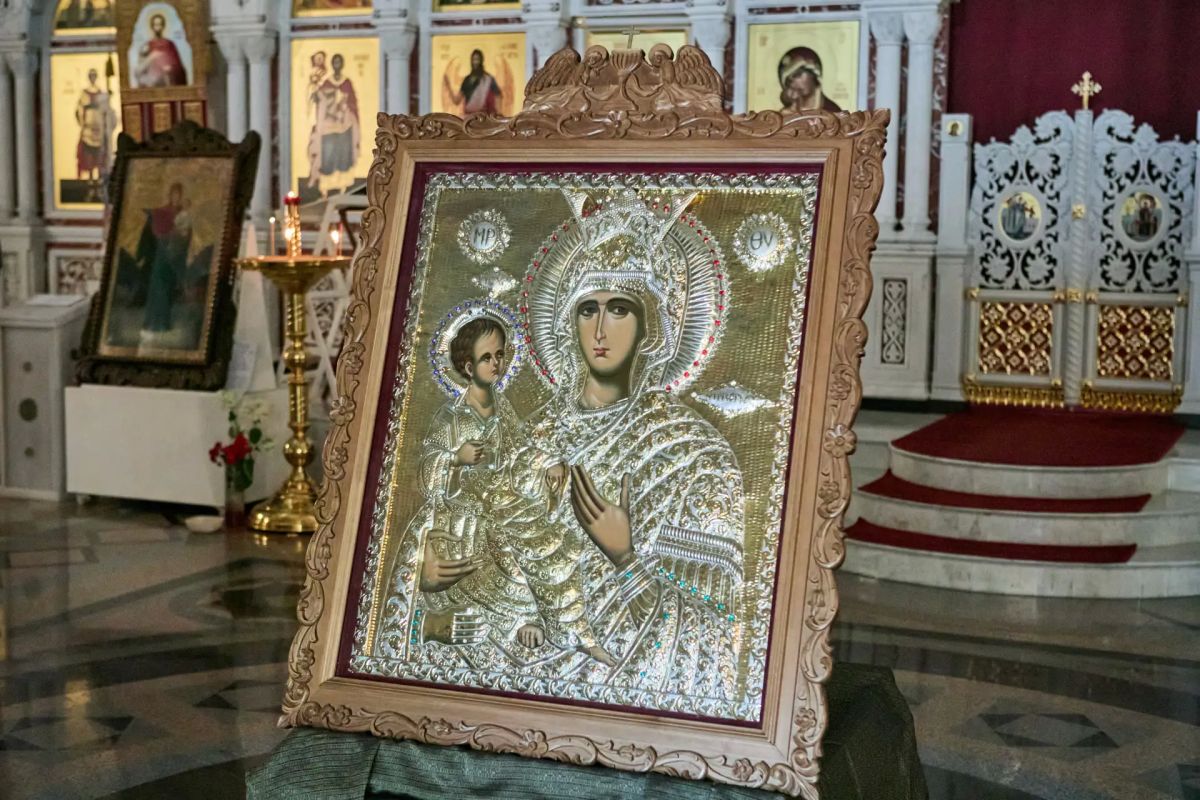 Чудотворную икону Божией Матери «Троеручица» передали в Балашиху
