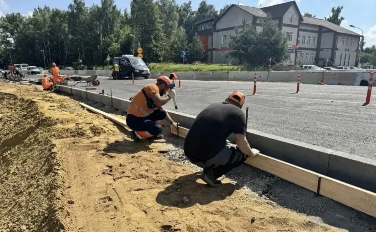 В Мытищах в рамках реконструкции участка Осташковского шоссе (более 430 метров) уже уложили асфальт на левой стороне В Мытищах в рамках реконструкции участка Осташковского шоссе (более 430 метров) уже уложили асфальт на левой стороне