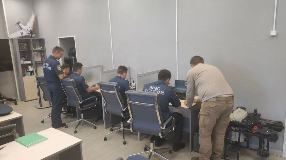 В Богородском округе на базе Центра поддержки участников СВО и их семей продолжает работу учебный класс по управлению беспилотными летательными аппаратами (БПЛА) В Богородском округе на базе Центра поддержки участников СВО и их семей продолжает работу учебный класс по управлению беспилотными летательными аппаратами (БПЛА)