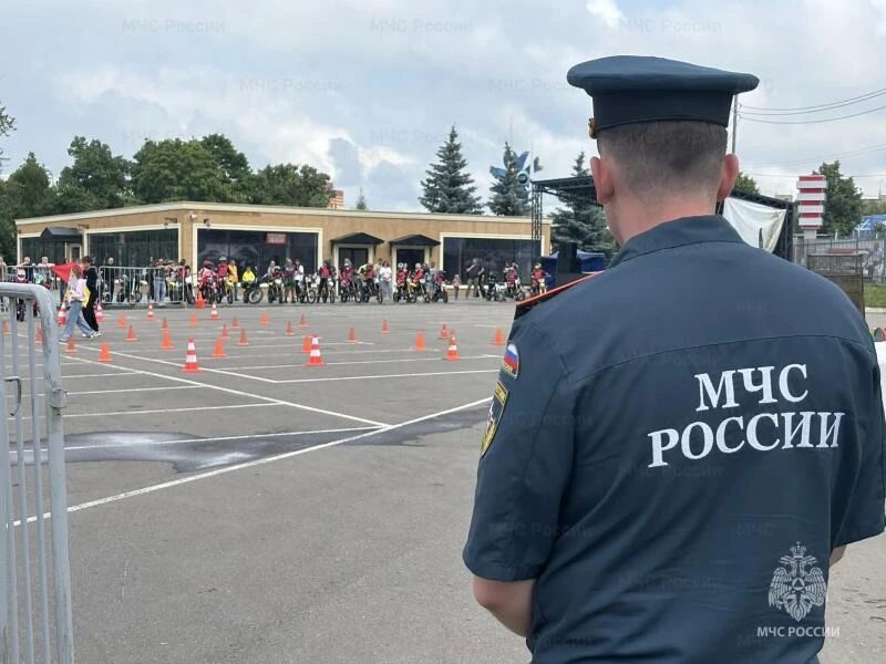 Безопасность на скорости: уроки от сотрудников МЧС России на мотокросс-шоу в Ступино Безопасность на скорости: уроки от сотрудников МЧС России на мотокросс-шоу в Ступино