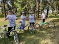 Не просто средство передвижения, а билет в насыщенную жизнь: участники проекта «Активное долголетие» в Озёрах с удовольствием проводят время за рулем велосипеда
