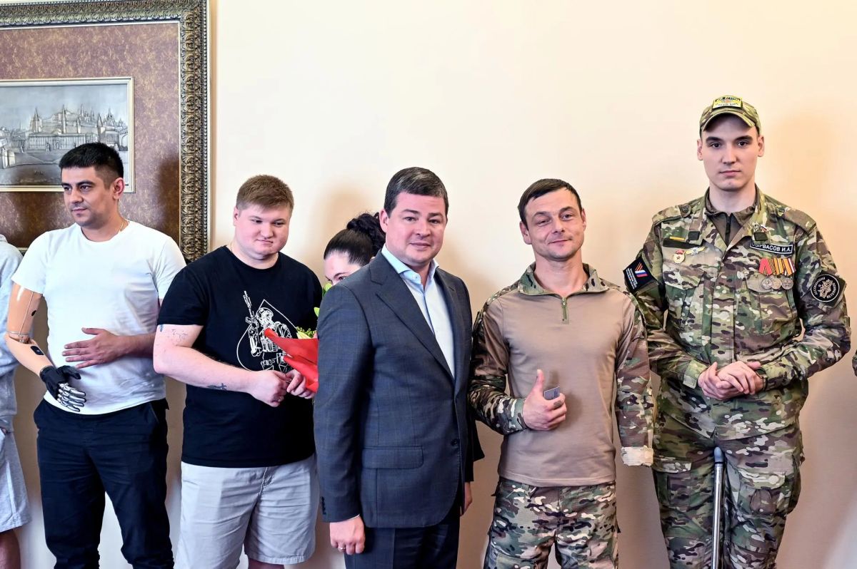 Глава Раменского округа вручил раменским бойцам удостоверения Ассоциации ветеранов СВО Глава Раменского округа вручил раменским бойцам удостоверения Ассоциации ветеранов СВО