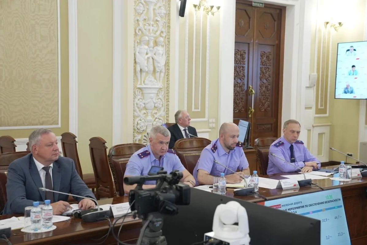 Руководитель Западного МСУТ СК России принял участие в совещании по вопросам профилактики травматизма на железной дороге Руководитель Западного МСУТ СК России принял участие в совещании по вопросам профилактики травматизма на железной дороге