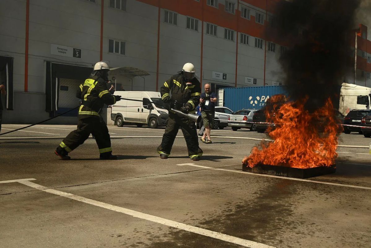 В Ленинском округе на территории складского комплекса создали добровольную пожарную команду В Ленинском округе на территории складского комплекса создали добровольную пожарную команду