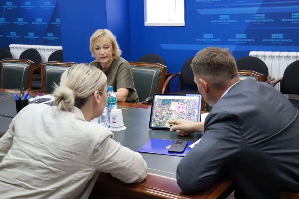Сенатор Российской Федерации Александр Двойных провел личный прием жителей Домодедово в региональной общественной приемной Единой России Сенатор Российской Федерации Александр Двойных провел личный прием жителей Домодедово в региональной общественной приемной Единой России