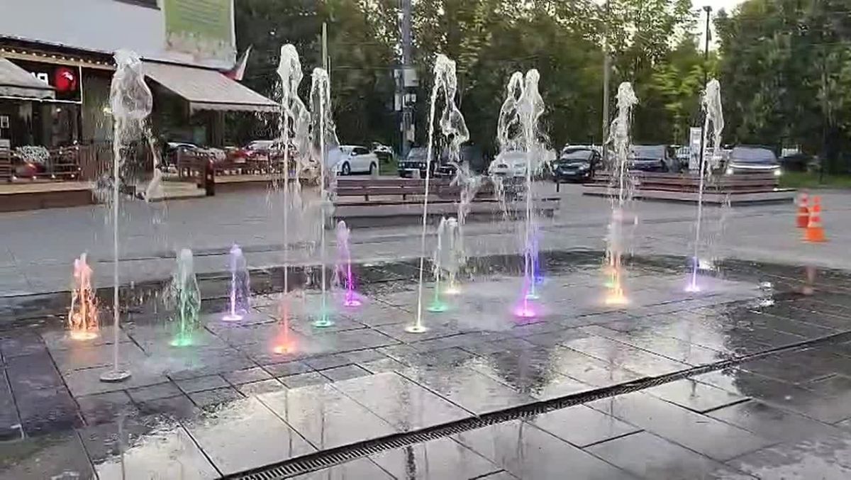 В Долгопрудном у театра «Город» заработал фонтан