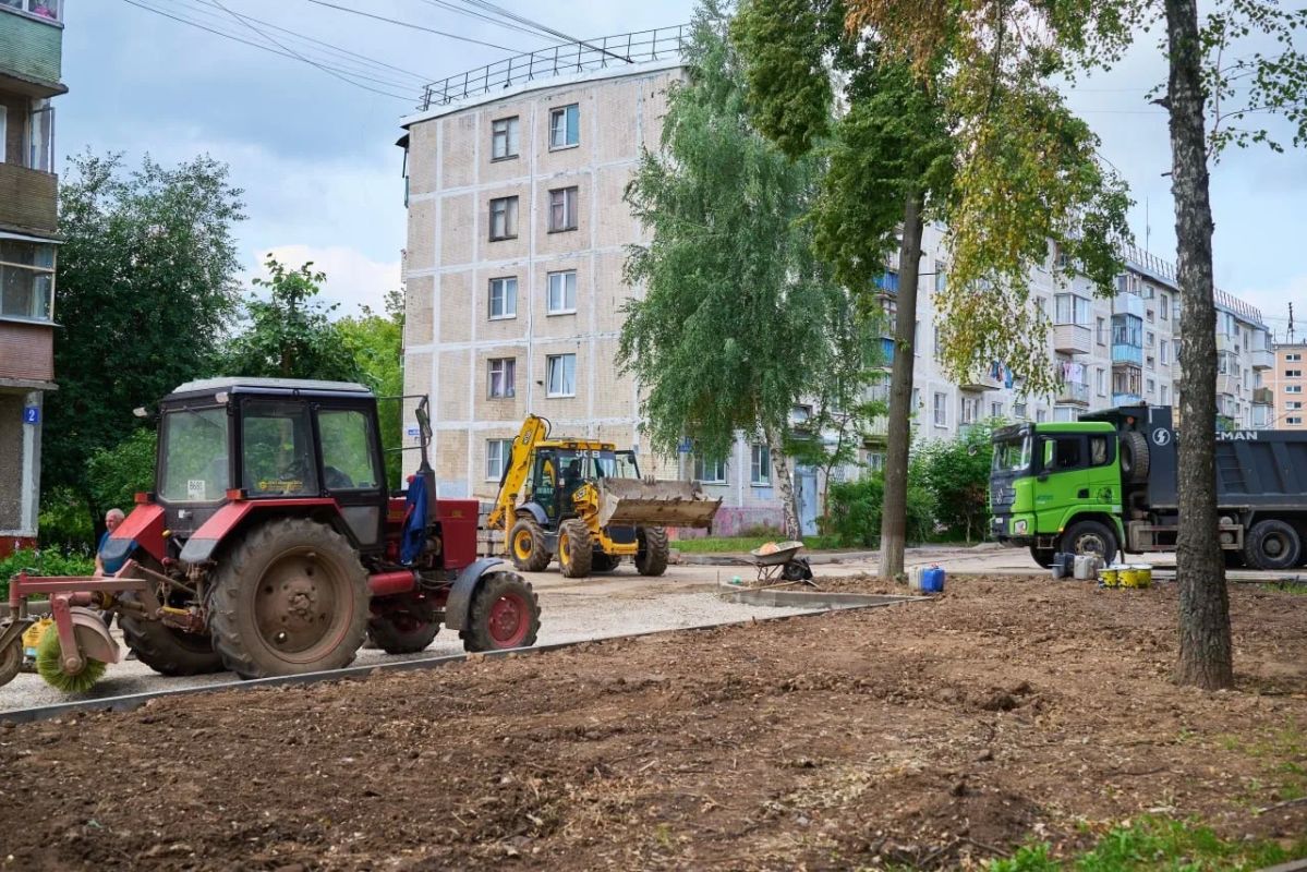 Михаил Собакин: Проконтролировал ход работ по комплексному благоустройству и обновлению наших дворов домов №1 и №2 по улице Мира и №86, 87 по улице Московской Михаил Собакин: Проконтролировал ход работ по комплексному благоустройству и обновлению наших дворов домов №1 и №2 по улице Мира и №86, 87 по улице Московской