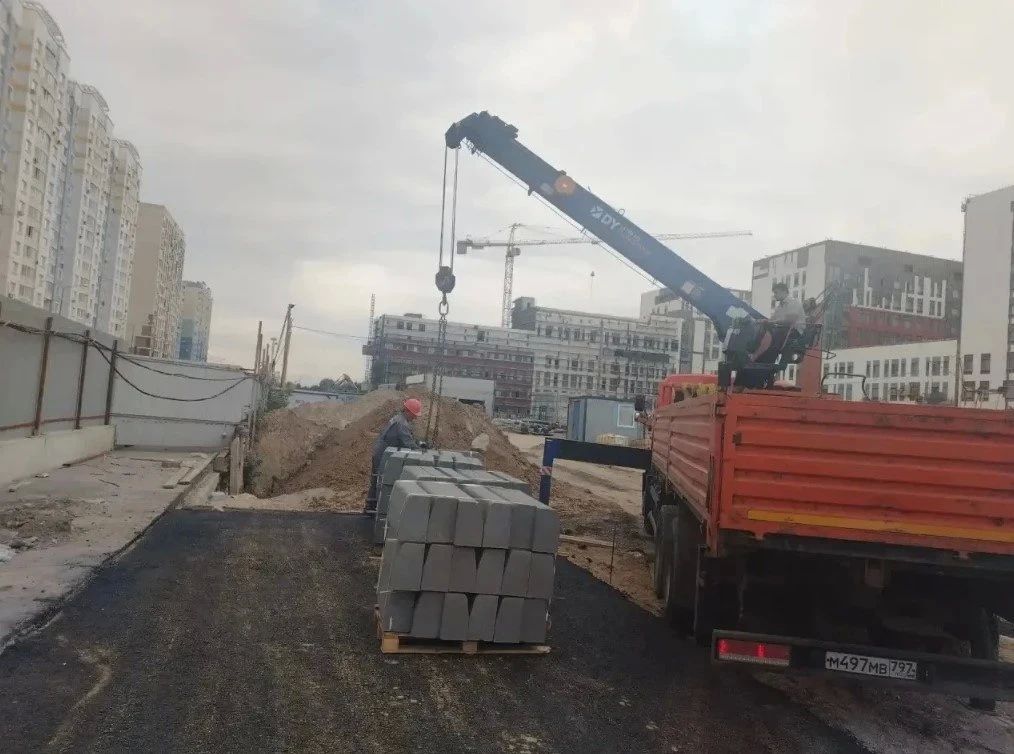 В Балашихе начали укладывать асфальт на реконструируемой улице Струве В Балашихе начали укладывать асфальт на реконструируемой улице Струве