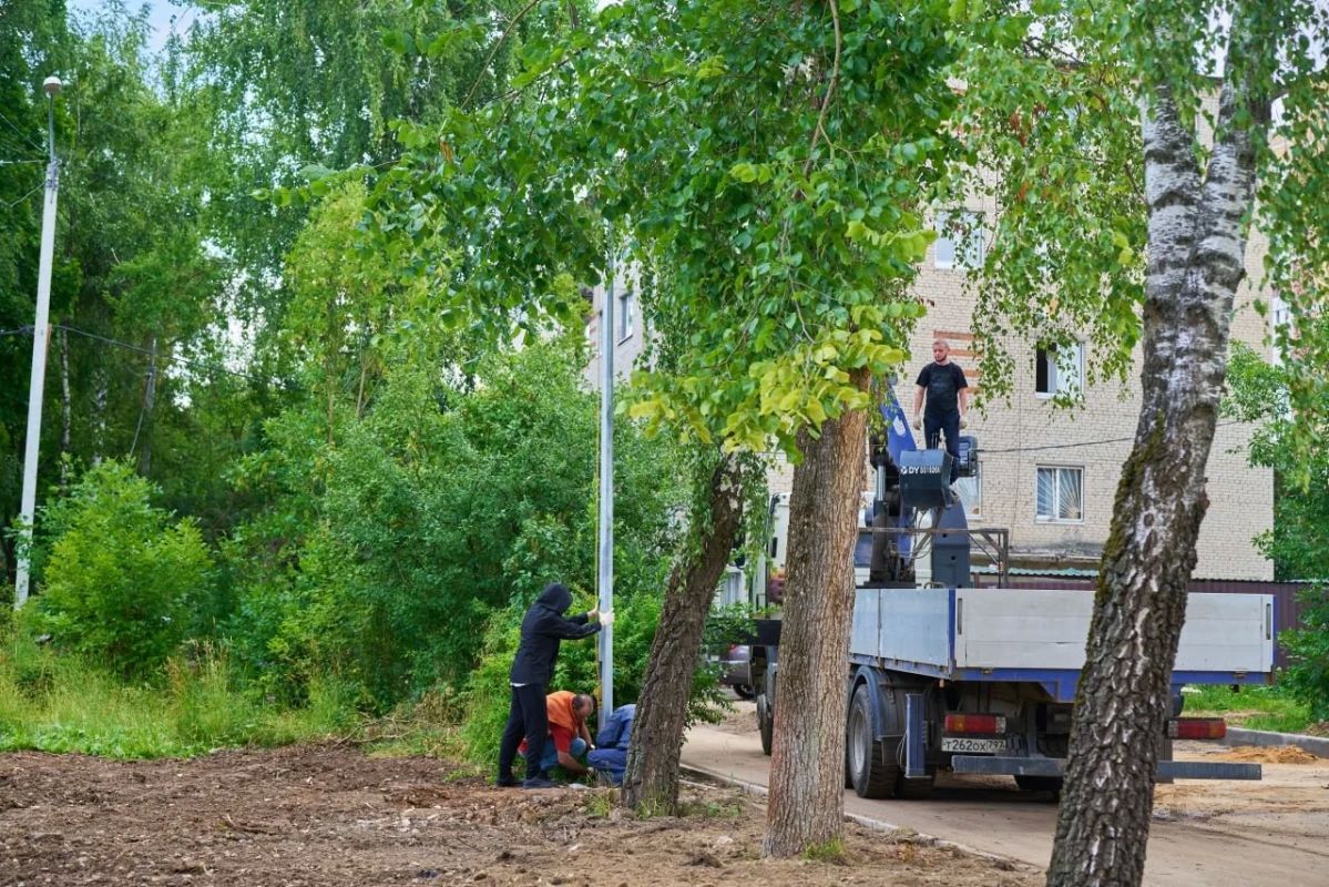 Михаил Собакин: Проконтролировал ход работ по комплексному благоустройству и обновлению наших дворов домов №1 и №2 по улице Мира и №86, 87 по улице Московской Михаил Собакин: Проконтролировал ход работ по комплексному благоустройству и обновлению наших дворов домов №1 и №2 по улице Мира и №86, 87 по улице Московской