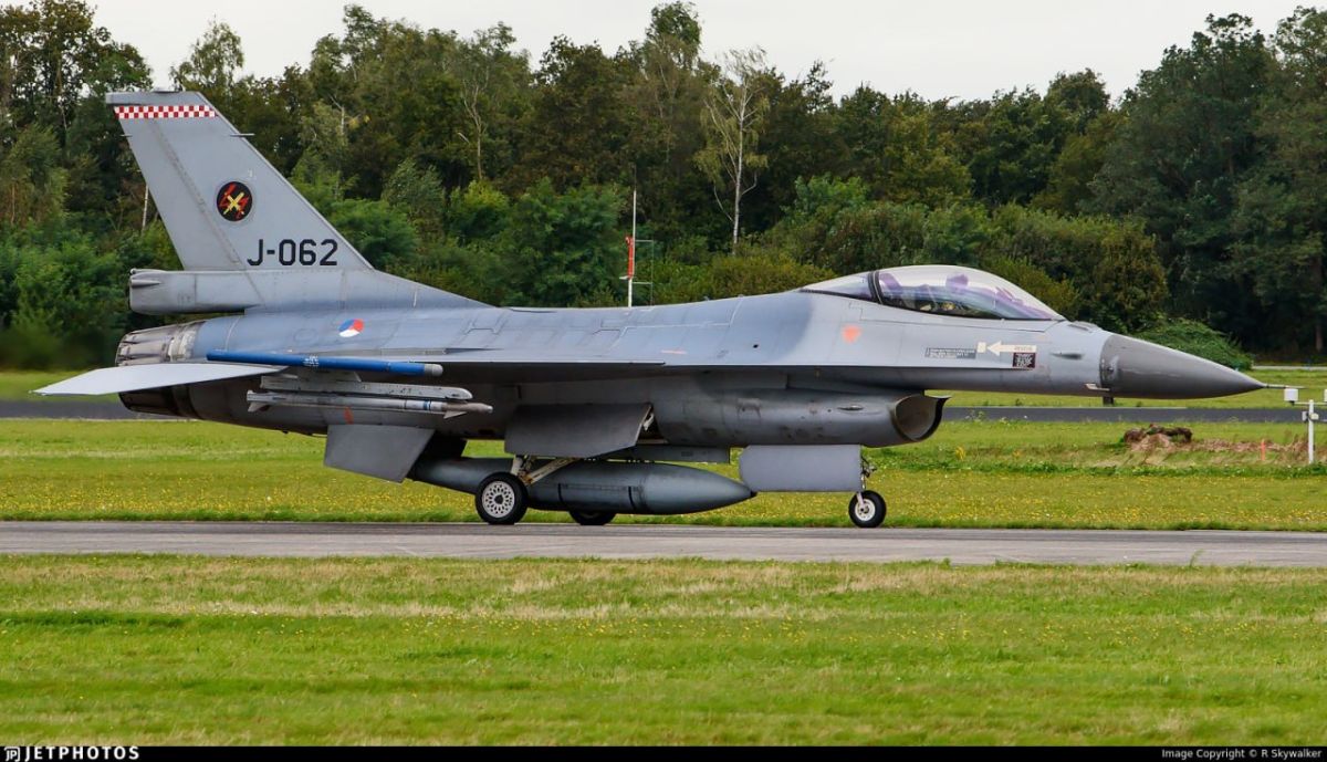 Полученный от Нидерландов истребитель F-16A Block 20 MLU (кадр 1) Воздушных сил Украины с украинским регистрационным номером UA 86-0062 в объективе бельгийского авиаспоттера Полученный от Нидерландов истребитель F-16A Block 20 MLU (кадр 1) Воздушных сил Украины с украинским регистрационным номером UA 86-0062 в объективе бельгийского авиаспоттера