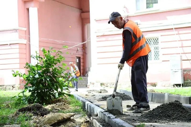 В Воскресенске проверили ход работ по благоустройству двора на улице Карла Маркса В Воскресенске проверили ход работ по благоустройству двора на улице Карла Маркса