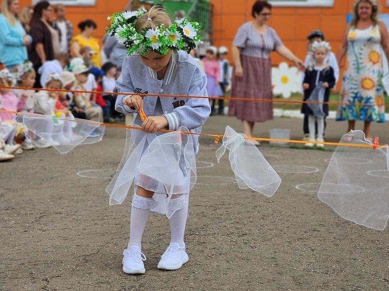 Праздник, посвящённый Дню семьи, любви и верности, прошёл сегодня в детском саду № 61 «Мечта» при Москворецкой гимназии на улице Рабочей Праздник, посвящённый Дню семьи, любви и верности, прошёл сегодня в детском саду № 61 «Мечта» при Москворецкой гимназии на улице Рабочей