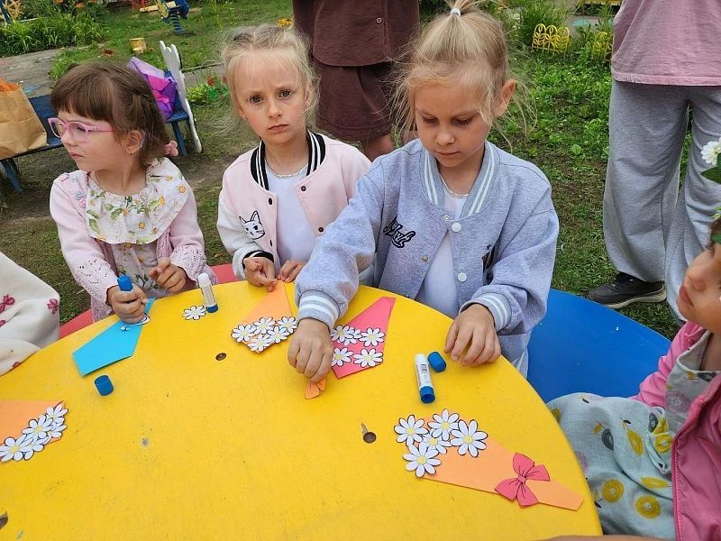 Праздник, посвящённый Дню семьи, любви и верности, прошёл сегодня в детском саду № 61 «Мечта» при Москворецкой гимназии на улице Рабочей Праздник, посвящённый Дню семьи, любви и верности, прошёл сегодня в детском саду № 61 «Мечта» при Москворецкой гимназии на улице Рабочей