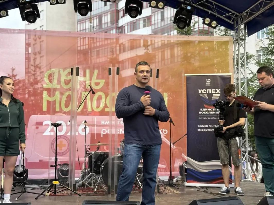 В Ленинском городском округе в рамках праздничных мероприятий, посвящённых Дню молодёжи, состоялась церемония награждения самых активных представителей молодёжного движения