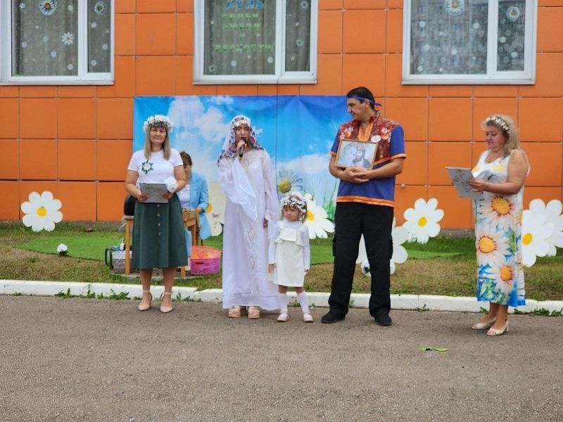Праздник, посвящённый Дню семьи, любви и верности, прошёл сегодня в детском саду № 61 «Мечта» при Москворецкой гимназии на улице Рабочей Праздник, посвящённый Дню семьи, любви и верности, прошёл сегодня в детском саду № 61 «Мечта» при Москворецкой гимназии на улице Рабочей