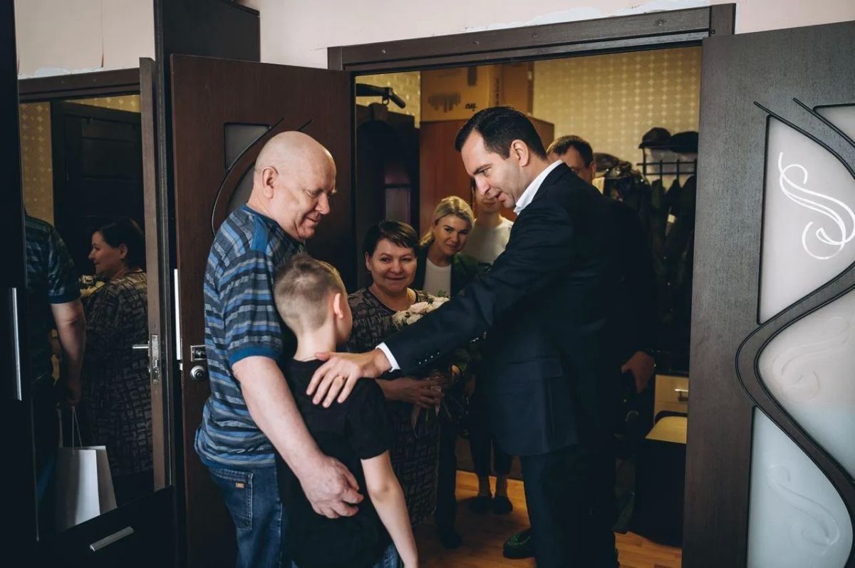 Андрей Булгаков: Сегодня, в День семьи, любви и верности, хочу поздравить все семьи Щёлково — молодые и многодетные, тех, кто только начинает совместный путь, и супругов, которые уже много лет идут по жизни рука об руку Андрей Булгаков: Сегодня, в День семьи, любви и верности, хочу поздравить все семьи Щёлково — молодые и многодетные, тех, кто только начинает совместный путь, и супругов, которые уже много лет идут по жизни рука об руку