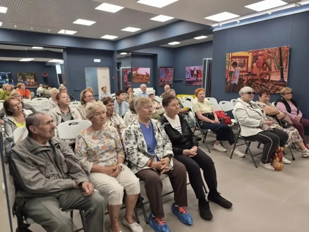 В Выставочном зале библиотеки им. И. Горбунова г. Ивантеевки состоялась встреча участников «Активного долголетия» с представителями молодежной организации « Движение первых» В Выставочном зале библиотеки им. И. Горбунова г. Ивантеевки состоялась встреча участников «Активного долголетия» с представителями молодежной организации « Движение первых»