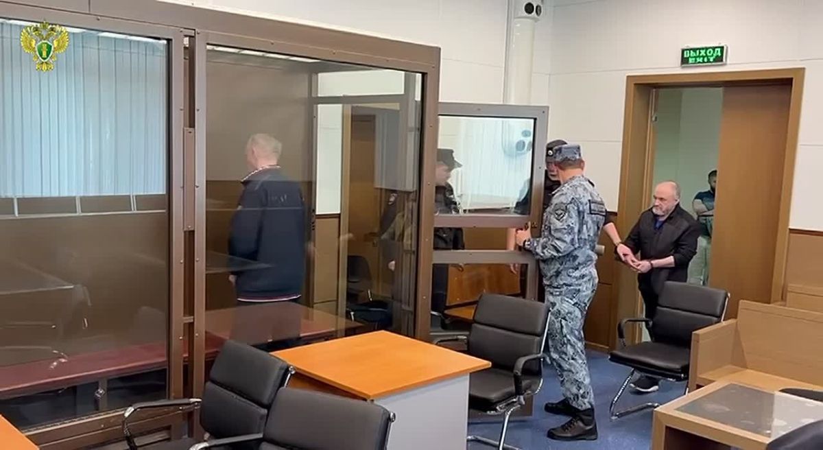 Двух фигурантов дела о хищении имущества санатория "Русь" стоимостью более 3 млрд рублей приговорили к 8 и 11 годам колонии