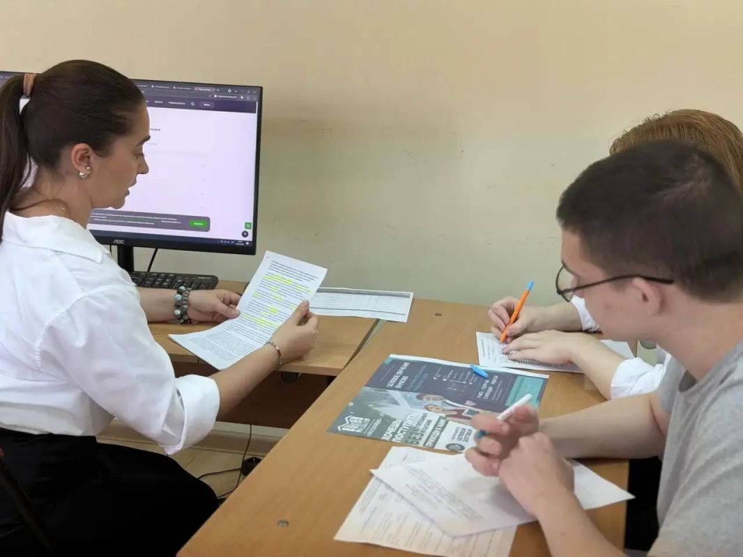 В Ленинском округе начался приём документов от абитуриентов, желающих поступить в учреждения среднего профессионального и высшего образования В Ленинском округе начался приём документов от абитуриентов, желающих поступить в учреждения среднего профессионального и высшего образования