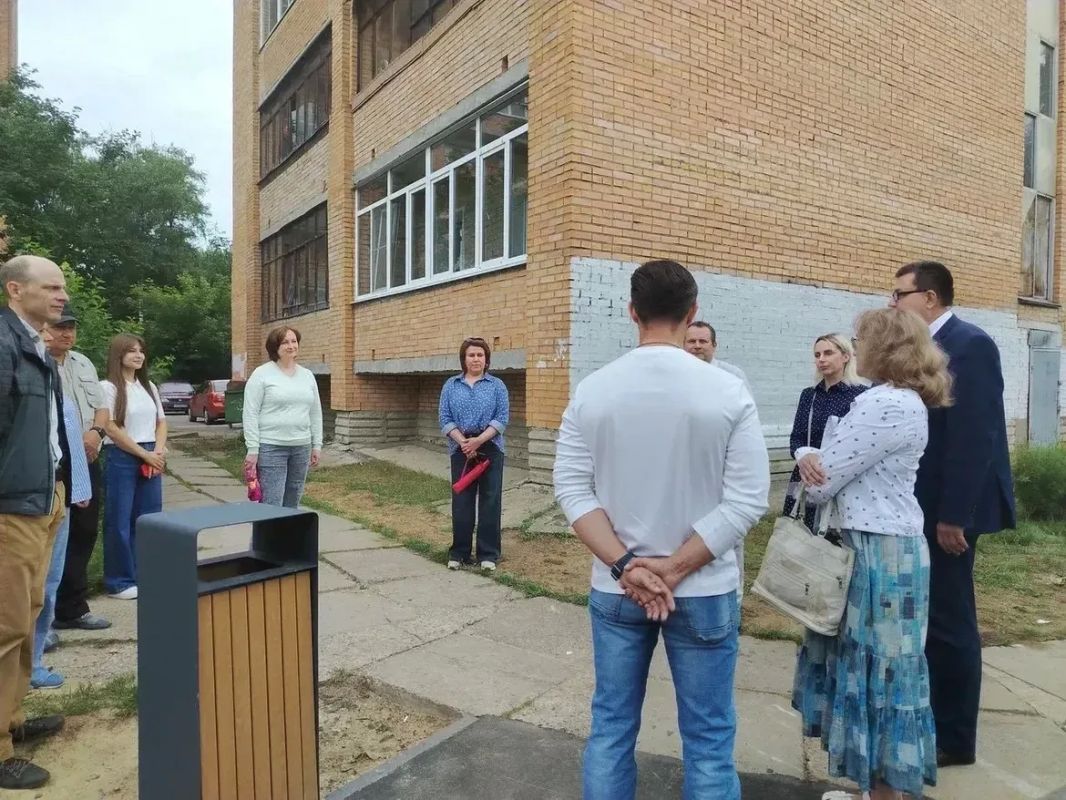 Депутат Московской областной Думы Андрей Голубев вместе с депутатом Совета депутатов городского округа Серпухов Александром Булатовым, представителями администрации, подрядчика и жителями проверили ход строительства... Депутат Московской областной Думы Андрей Голубев вместе с депутатом Совета депутатов городского округа Серпухов Александром Булатовым, представителями администрации, подрядчика и жителями проверили ход строительства...