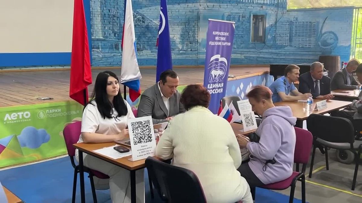 Прямо сейчас в Центральном городском парке на Арт-веранде проходит открытый приём, в том числе и по вопросам здравоохранения, в формате «Выездная администрация»