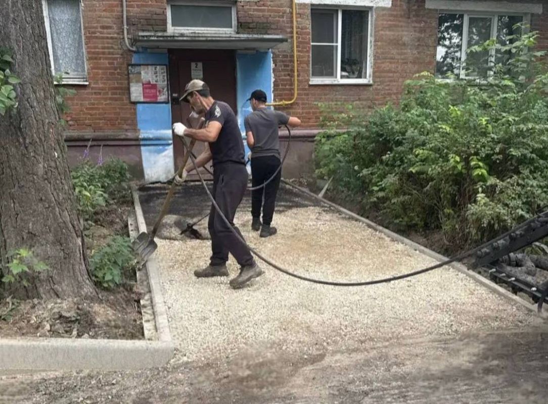 В Подольске продолжаются работы по комплексному благоустройству дворовых территорий В Подольске продолжаются работы по комплексному благоустройству дворовых территорий
