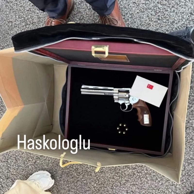 Бельгийская делегация узнала, что Эрдоган подарил премьеру страны боевой пистолет, только когда вернулась домой