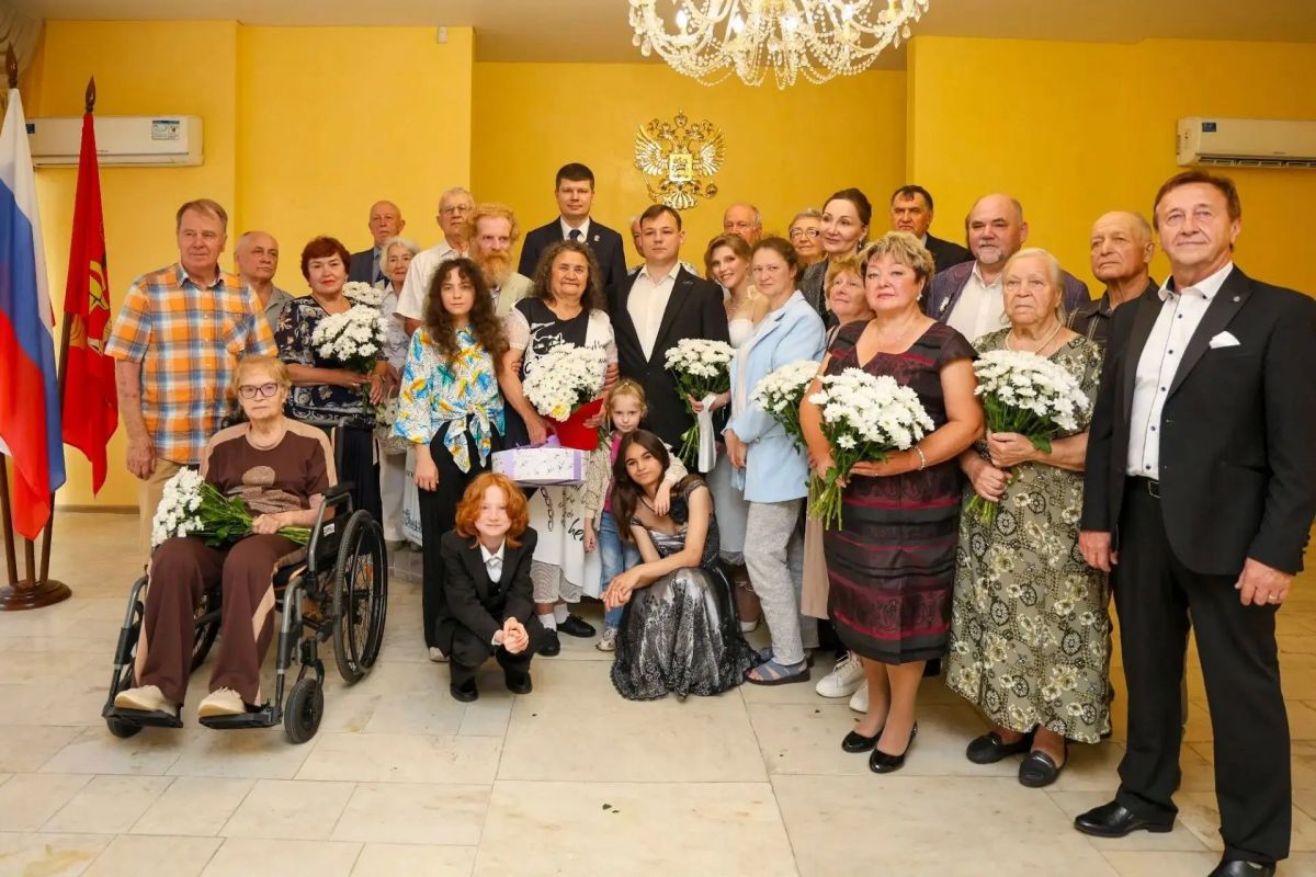 В День семьи, любви и верности в Электростали чествовали супружеские пары В День семьи, любви и верности в Электростали чествовали супружеские пары
