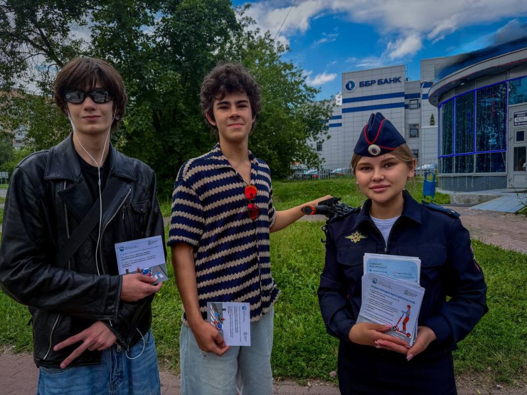 Сотрудники Госавтоинспекции г.о. Химки совместно с представителями кикшеринговых компаний провели профилактическое мероприятие, направленное на предупреждение ДТП с участием средств индивидуальной мобильности Сотрудники Госавтоинспекции г.о. Химки совместно с представителями кикшеринговых компаний провели профилактическое мероприятие, направленное на предупреждение ДТП с участием средств индивидуальной мобильности