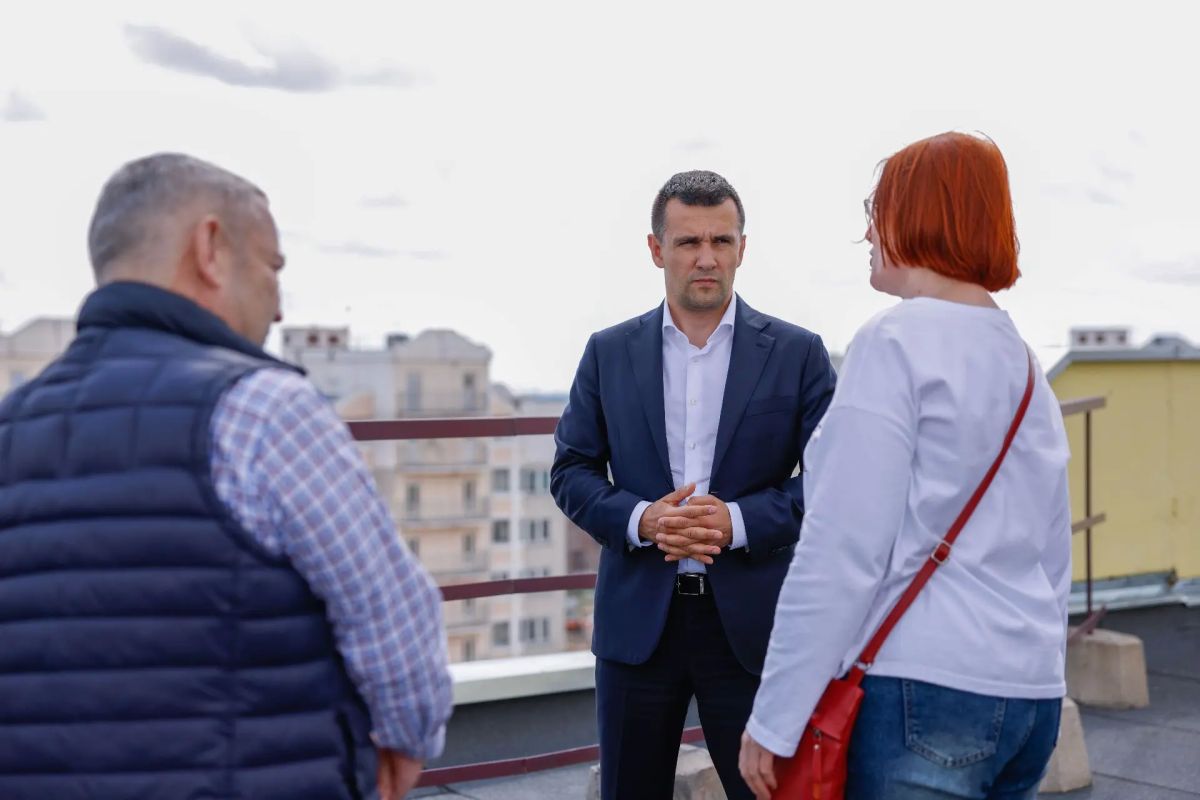 Станислав Каторов: Вместе с коллегами и жителями дома № 6 на улице Фокина в Видном оценили качество выполненного ремонта кровли Станислав Каторов: Вместе с коллегами и жителями дома № 6 на улице Фокина в Видном оценили качество выполненного ремонта кровли